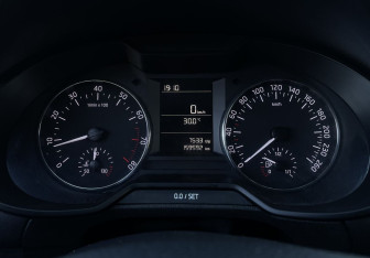 Подержанный автомобиль Skoda Octavia Liftback 2013 года (12 фото)
