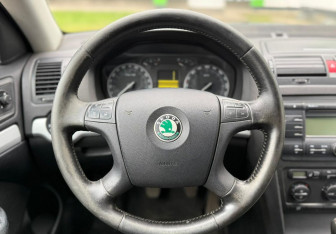 Подержанный автомобиль Skoda Octavia Liftback 2006 года (12 фото)
