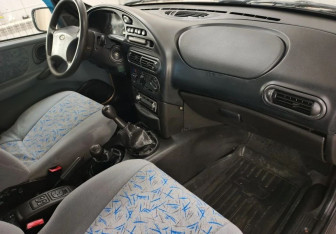 Подержанный автомобиль Chevrolet Niva 2004 года (11 фото)