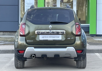 Подержанный автомобиль Renault Duster 2015 года (6 фото)
