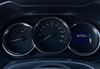 Подержанный автомобиль Renault Duster 2017 года (13 фото)