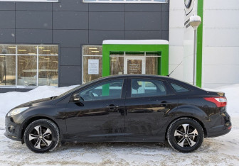Подержанный автомобиль Ford Focus Sedan 2013 года (8 фото)