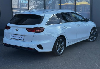 Подержанный автомобиль Kia Ceed Wagon 2019 года (6 фото)