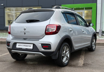 Подержанный автомобиль Renault Sandero 2020 года (5 фото)