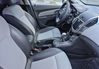 Подержанный автомобиль Chevrolet Cruze Hatchback 2013 года (9 фото)