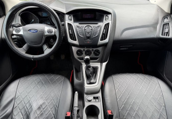Подержанный автомобиль Ford Focus Hatchback 2012 года (11 фото)