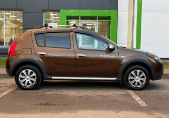 Подержанный автомобиль Renault Sandero 2013 года (4 фото)