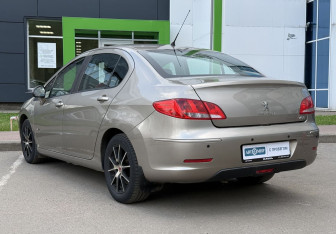 Подержанный автомобиль Peugeot 408 2014 года (7 фото)