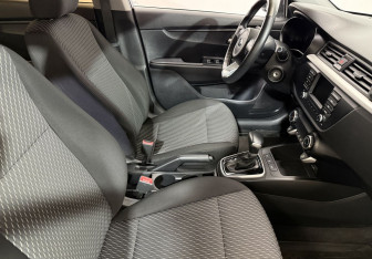 Подержанный автомобиль Kia Rio Sedan 2019 года (10 фото)
