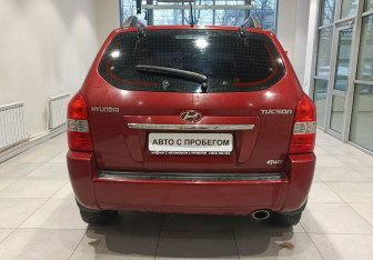 Подержанный автомобиль Hyundai Tucson 2008 года (7 фото)