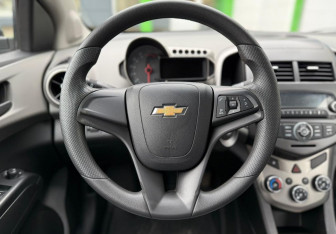 Подержанный автомобиль Chevrolet Aveo Sedan 2013 года (13 фото)