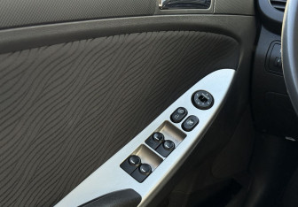 Подержанный автомобиль Hyundai Solaris Sedan 2013 года (14 фото)