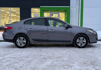 Подержанный автомобиль Renault Fluence 2011 года (4 фото)