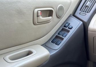 Подержанный автомобиль Toyota Highlander 2005 года (14 фото)