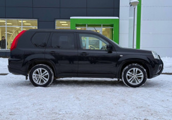 Подержанный автомобиль Nissan X-Trail 2011 года (4 фото)