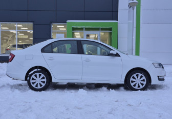 Подержанный автомобиль Skoda Rapid Liftback 2018 года (4 фото)