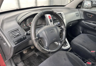 Подержанный автомобиль Hyundai Tucson 2008 года (9 фото)