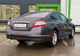 Подержанный автомобиль Nissan Teana 2012 года (5 фото)