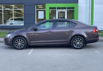 Подержанный автомобиль Skoda Octavia Liftback 2013 года (8 фото)