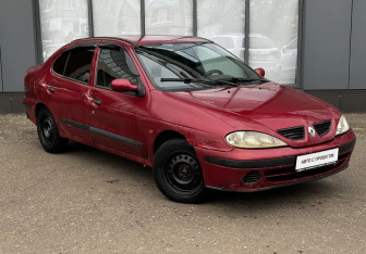 Подержанный автомобиль Renault Megane Sedan 2001 года (3 фото)