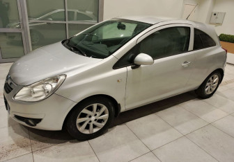Подержанный автомобиль Opel Corsa 2010 года (4 фото)
