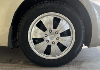 Подержанный автомобиль Hyundai Solaris Sedan 2011 года (9 фото)