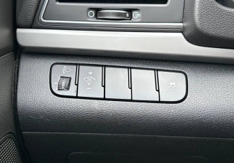 Подержанный автомобиль Hyundai Elantra Sedan 2016 года (16 фото)