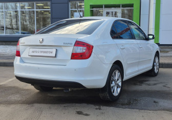 Подержанный автомобиль Skoda Rapid Liftback 2015 года (5 фото)