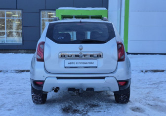Подержанный автомобиль Renault Duster 2017 года (6 фото)