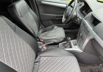 Подержанный автомобиль Opel Astra Wagon 2012 года (10 фото)
