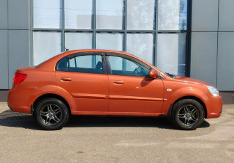 Подержанный автомобиль Kia Rio Sedan 2010 года (8 фото)