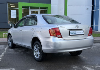 Подержанный автомобиль Toyota Corolla Sedan 2008 года (8 фото)