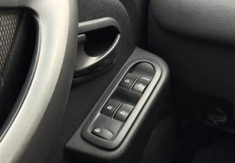 Подержанный автомобиль Renault Duster 2013 года (14 фото)