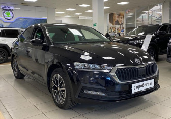 Подержанный автомобиль Skoda Octavia Liftback 2020 года (3 фото)