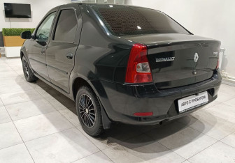 Подержанный автомобиль Renault Logan Sedan 2010 года (7 фото)