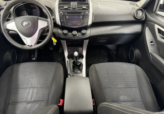 Подержанный автомобиль Lifan X60 2015 года (10 фото)