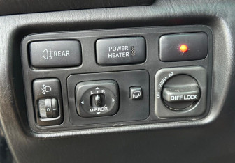 Подержанный автомобиль Toyota Land Cruiser Suv 2006 года (14 фото)