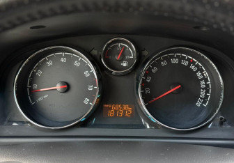 Подержанный автомобиль Opel Antara 2013 года (13 фото)