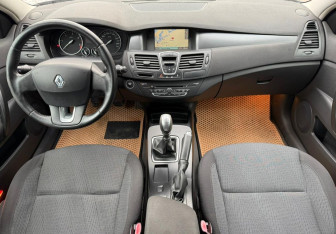 Подержанный автомобиль Renault Laguna Wagon 2008 года (9 фото)