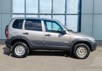 Подержанный автомобиль Chevrolet Niva 2017 года (3 фото)