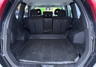 Подержанный автомобиль Nissan X-Trail 2011 года (18 фото)