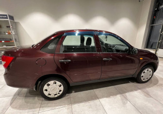Подержанный автомобиль LADA (ВАЗ) Granta Sedan 2013 года (4 фото)