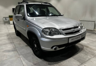 Подержанный автомобиль Chevrolet Niva 2010 года (3 фото)