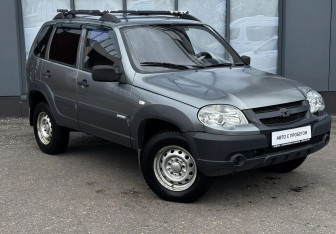 Подержанный автомобиль Chevrolet Niva 2011 года (3 фото)