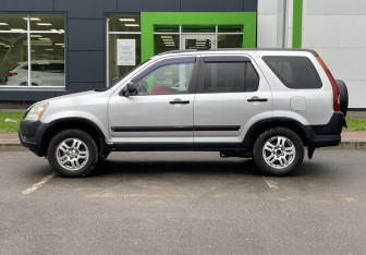 Подержанный автомобиль Honda CR-V 2002 года (8 фото)