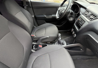 Подержанный автомобиль Kia Rio Sedan 2015 года (10 фото)