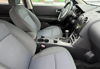 Подержанный автомобиль Nissan Qashqai 2010 года (10 фото)