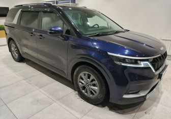 Подержанный автомобиль Kia Carnival 2021 года (4 фото)