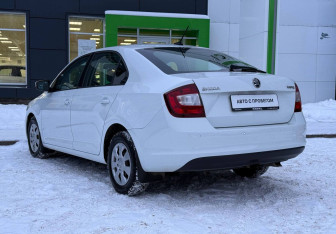 Подержанный автомобиль Skoda Rapid Liftback 2018 года (7 фото)