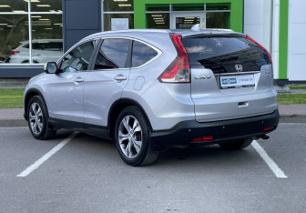 Подержанный автомобиль Honda CR-V 2013 года (7 фото)